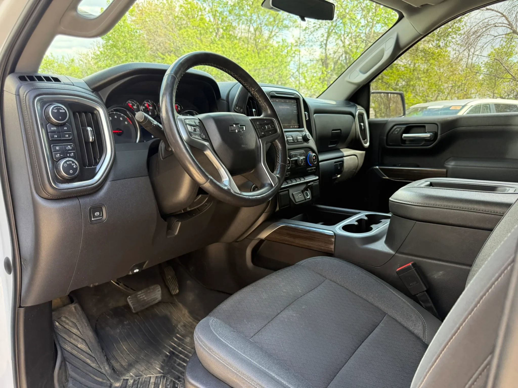 Used 2022 Chevrolet Silverado 1500 LT Trail Boss w/ Bed Protection Package AWD/4WD image 16