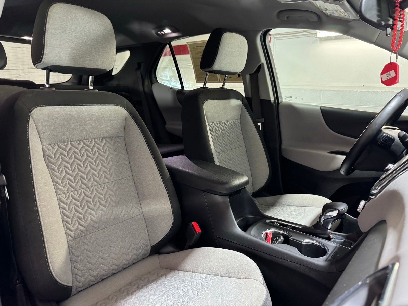 Used 2023 Chevrolet Equinox LT w/ Driver Convenience Package image 21