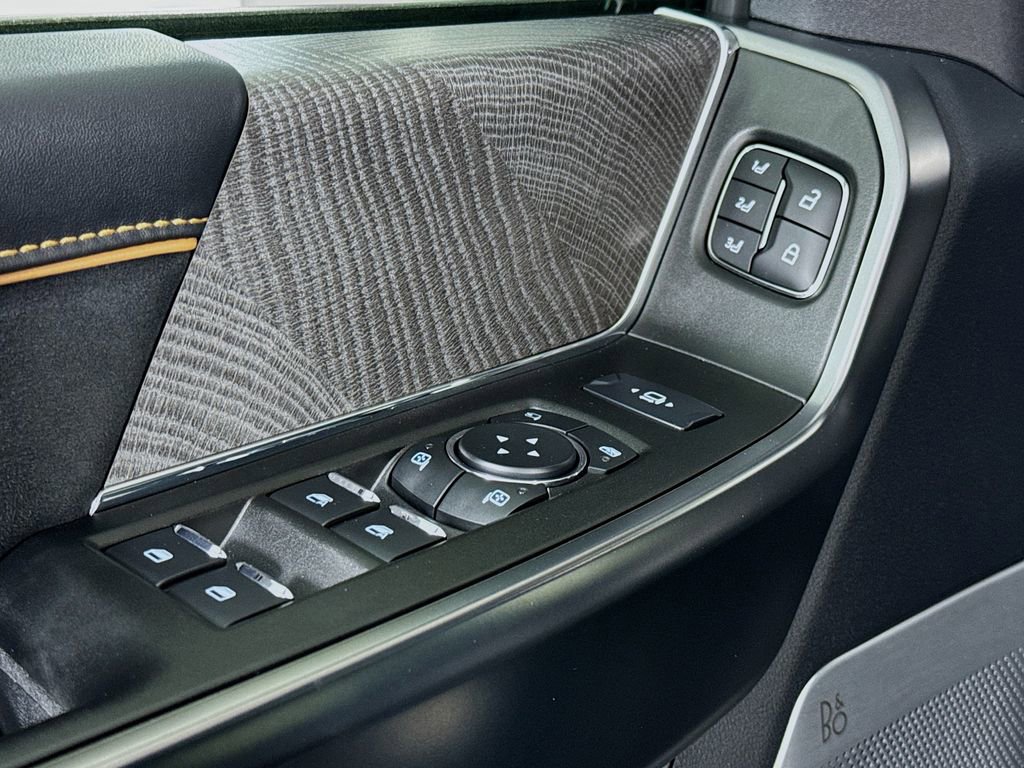 Used 2024 Ford F350 Platinum w/ FX4 Off-Road Package image 15