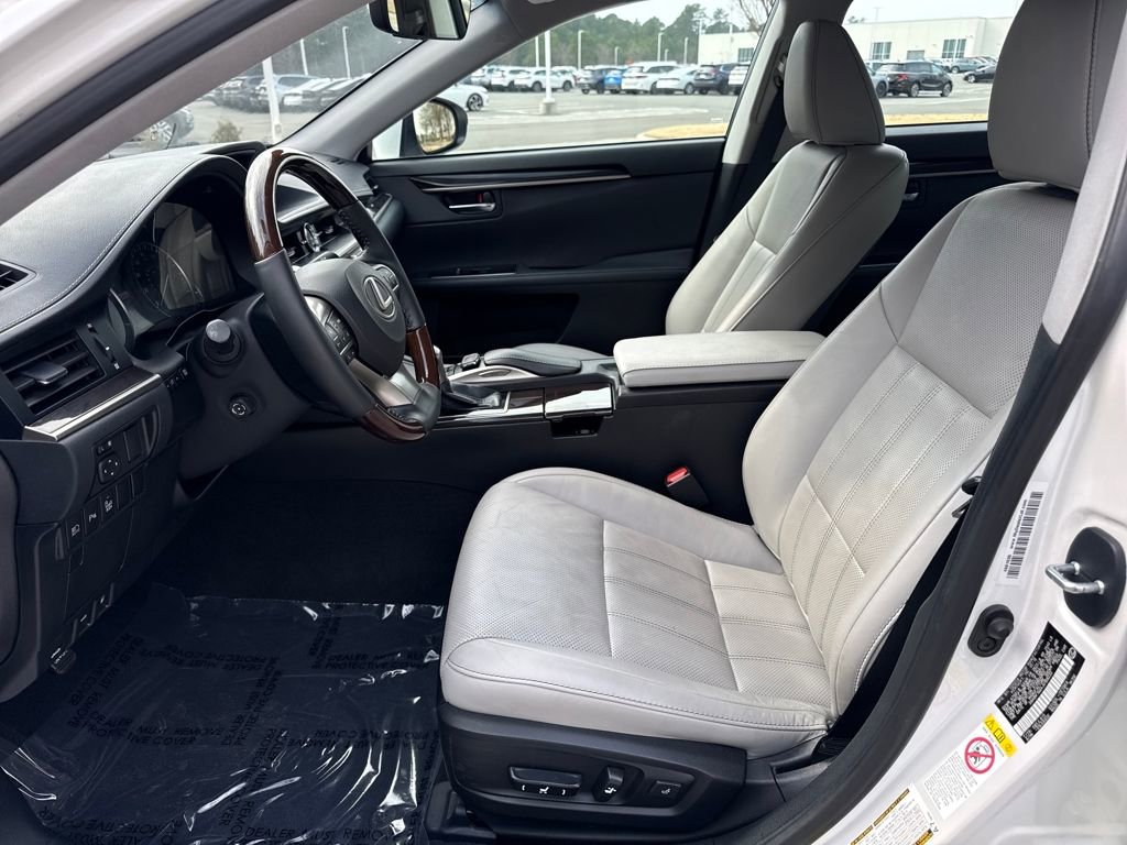 Used 2018 Lexus ES 350 w/ Luxury Package w/Wood Trim image 13
