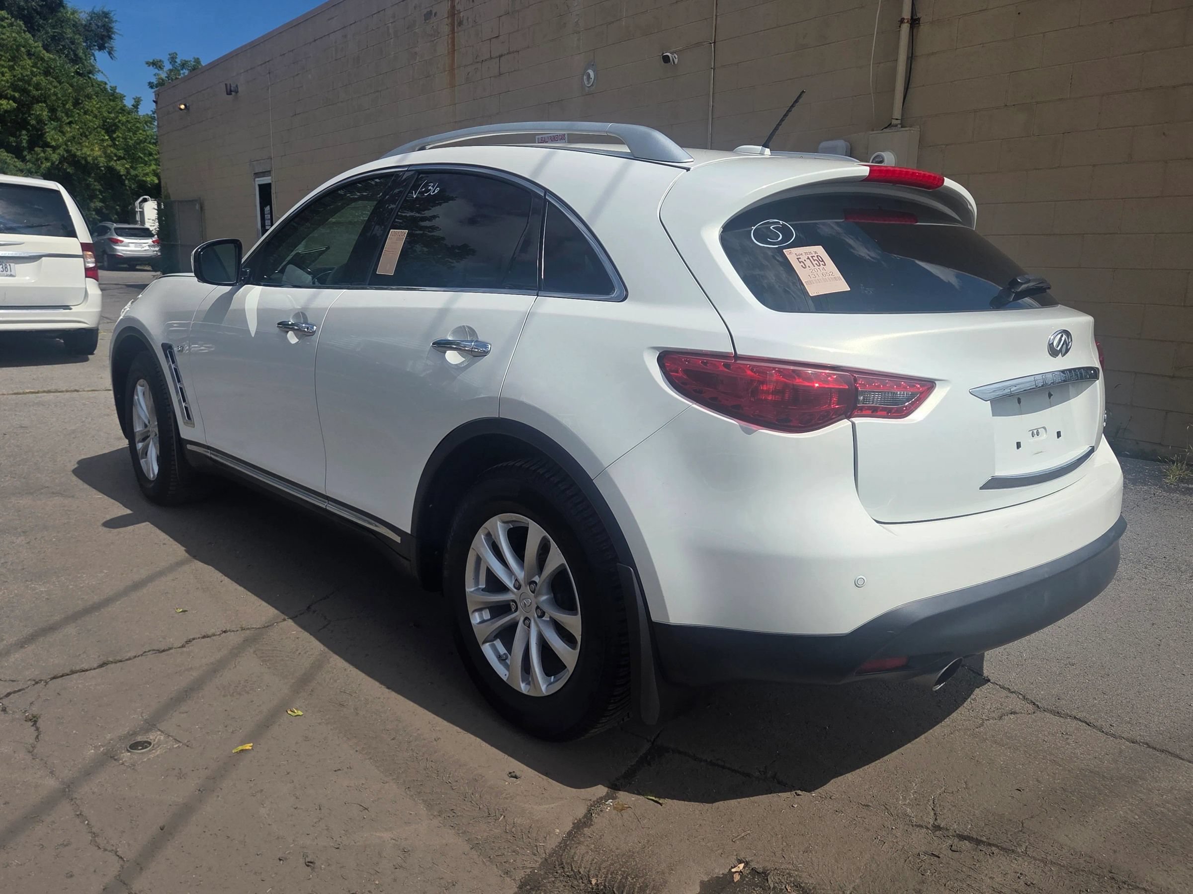 Used 2014 INFINITI QX70 AWD w/ Premium Package image 3