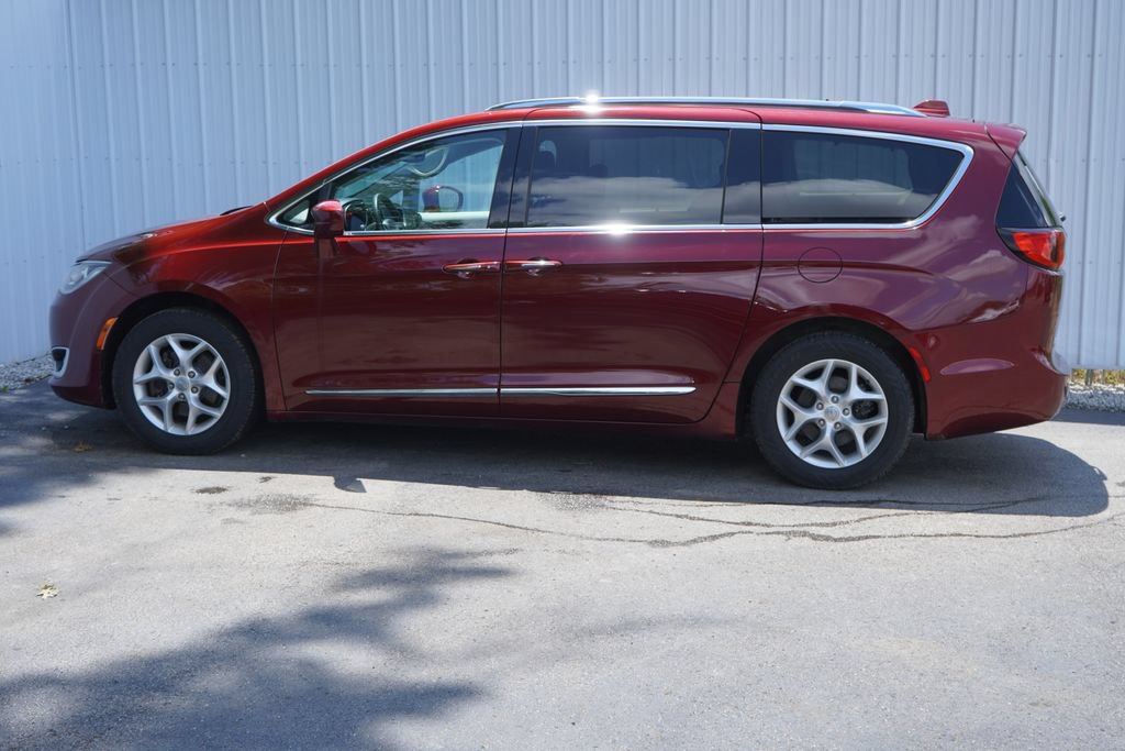 Used 2017 Chrysler Pacifica Touring-L Plus w/ Tire & Wheel Group FWD image 3