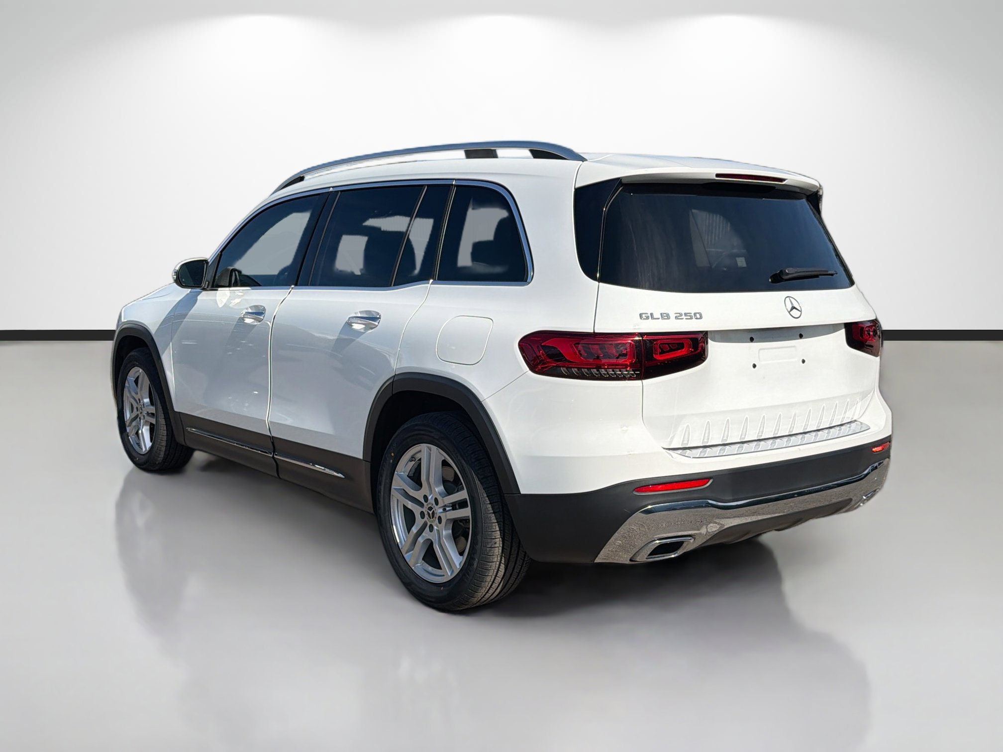 Used 2021 Mercedes-Benz GLB 250 image 3