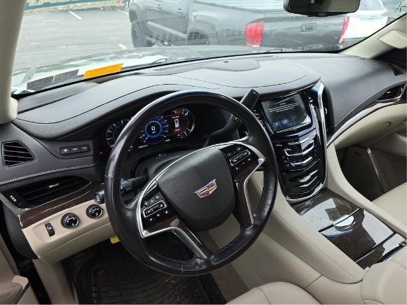 Used 2018 Cadillac Escalade ESV Luxury AWD/4WD image 6