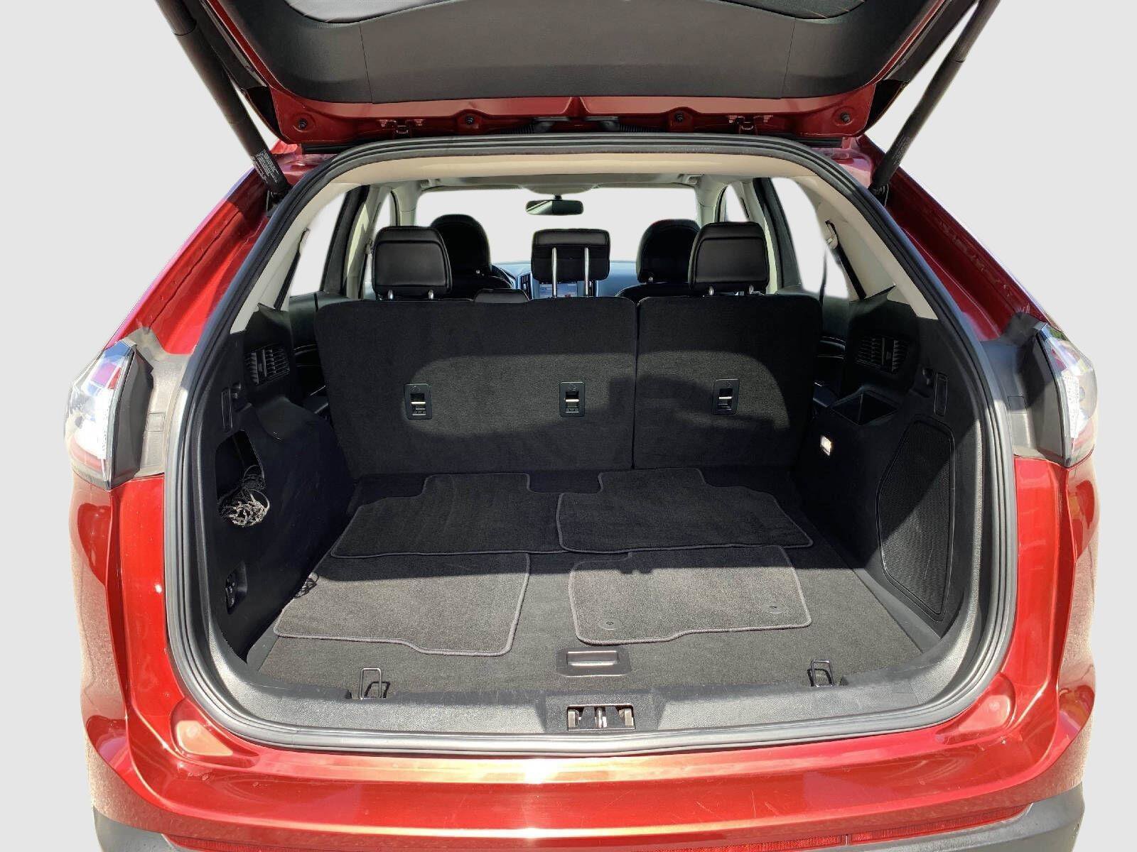 Used 2018 Ford Edge Titanium w/ Equipment Group 301A AWD/4WD image 42