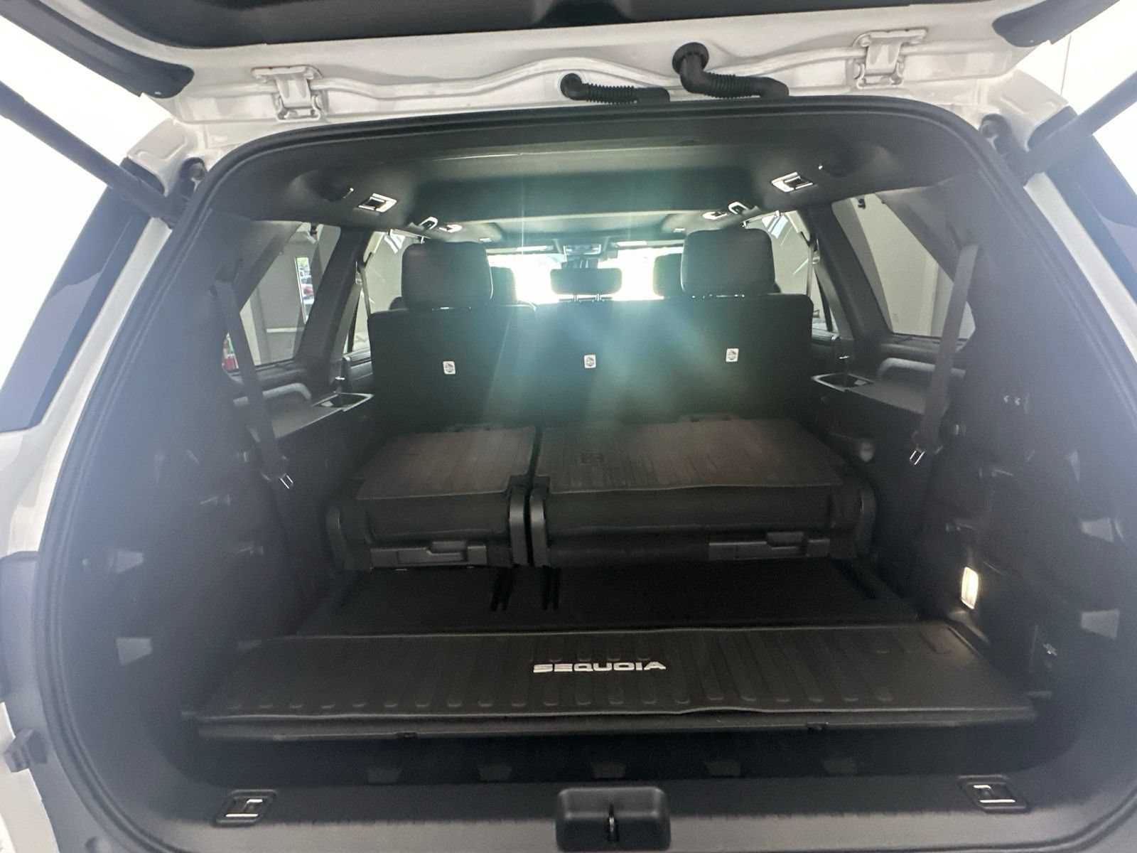Used 2025 Toyota Sequoia Limited w/ Tow Technology Package AWD/4WD image 12