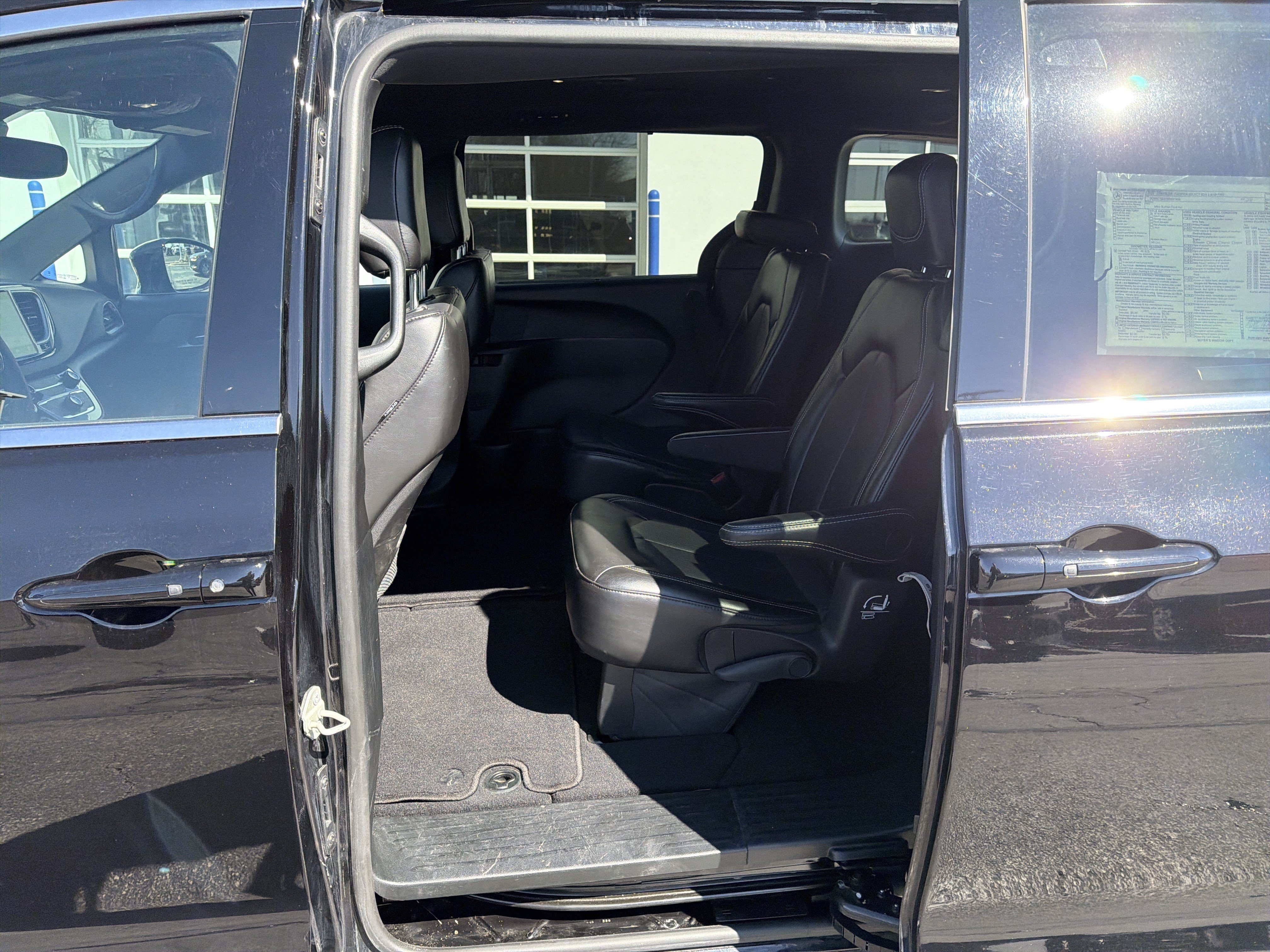 Used 2025 Chrysler Pacifica Select FWD image 20