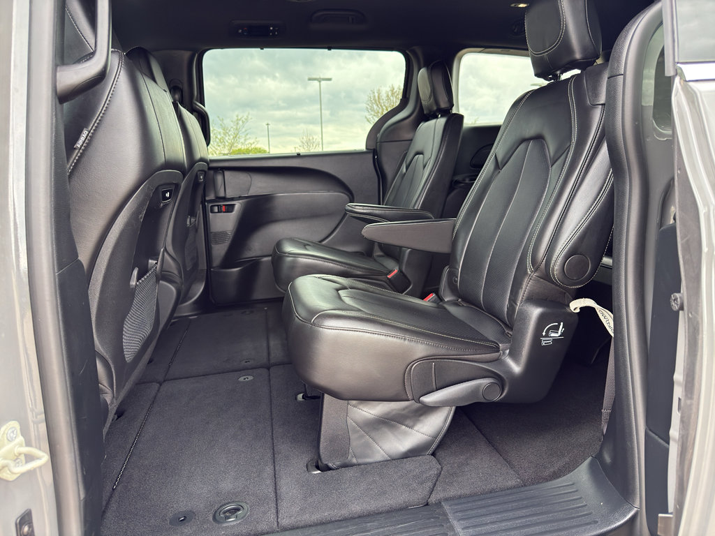 Used 2025 Chrysler Pacifica Select FWD image 34