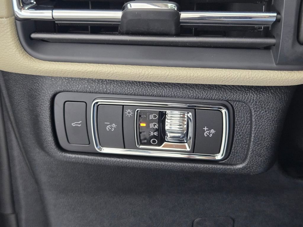 New 2026 Lincoln Corsair Premiere image 24