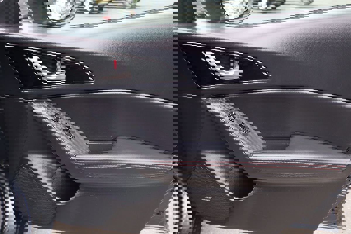 Used 2016 MAZDA MAZDA3 i Grand Touring image 15