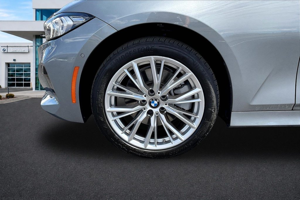 Used 2024 BMW 330i xDrive Sedan w/ Premium Package AWD/4WD image 34