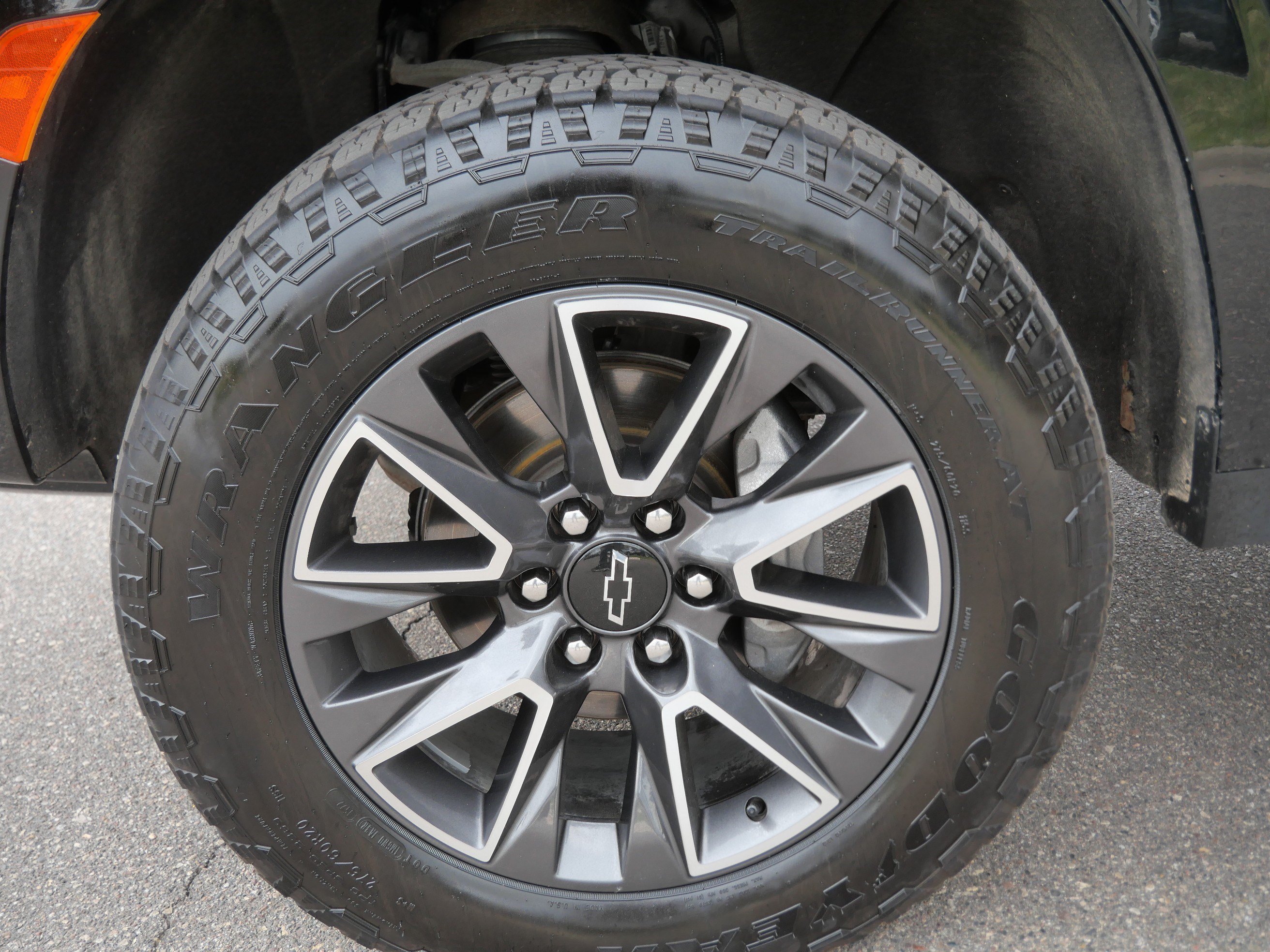 Used 2022 Chevrolet Suburban Z71 w/ Z71 Off-Road Package AWD/4WD image 15
