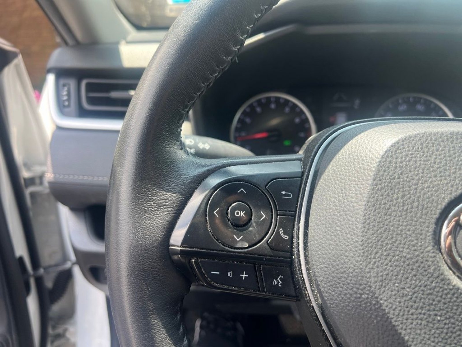 Used 2022 Toyota RAV4 XLE w/ XLE Grade Weather Package AWD/4WD image 8
