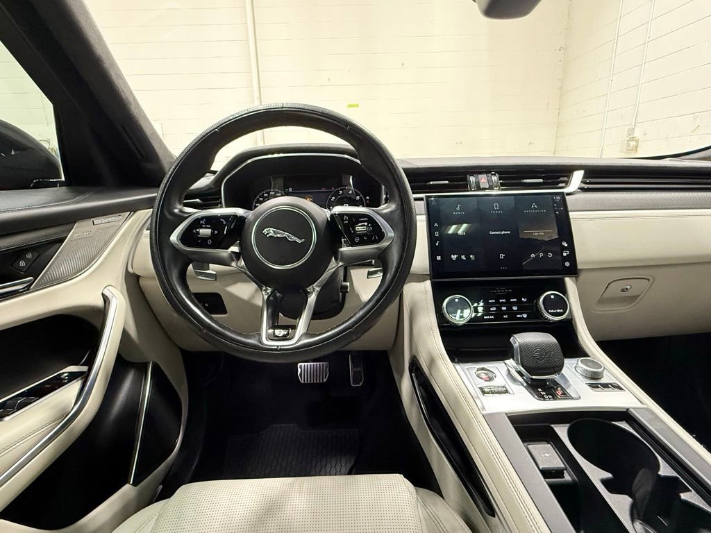 Used 2021 Jaguar F-PACE SVR image 28