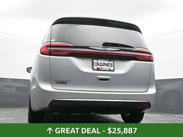 Used 2024 Chrysler Pacifica Touring-L image 51