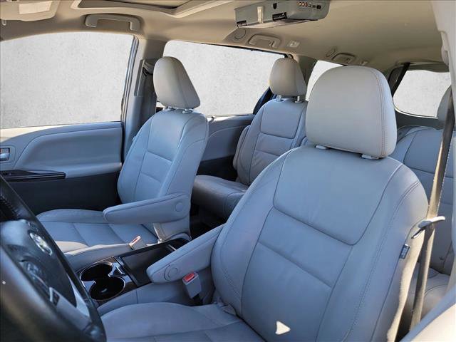 Used 2015 Toyota Sienna XLE image 13