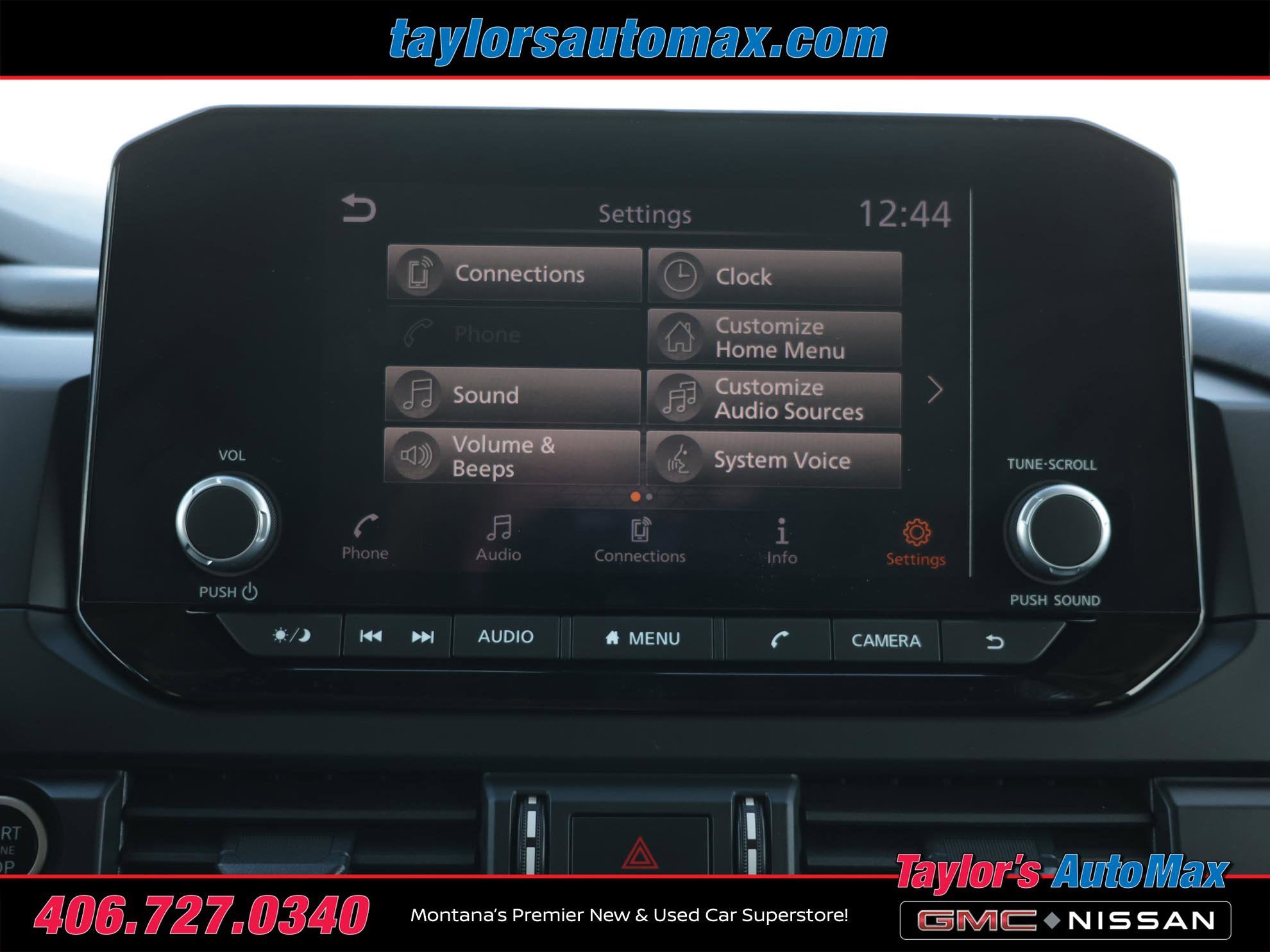 Used 2024 Nissan Pathfinder S image 16