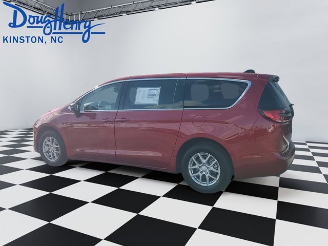 New 2027 Chrysler Pacifica Select FWD image 3