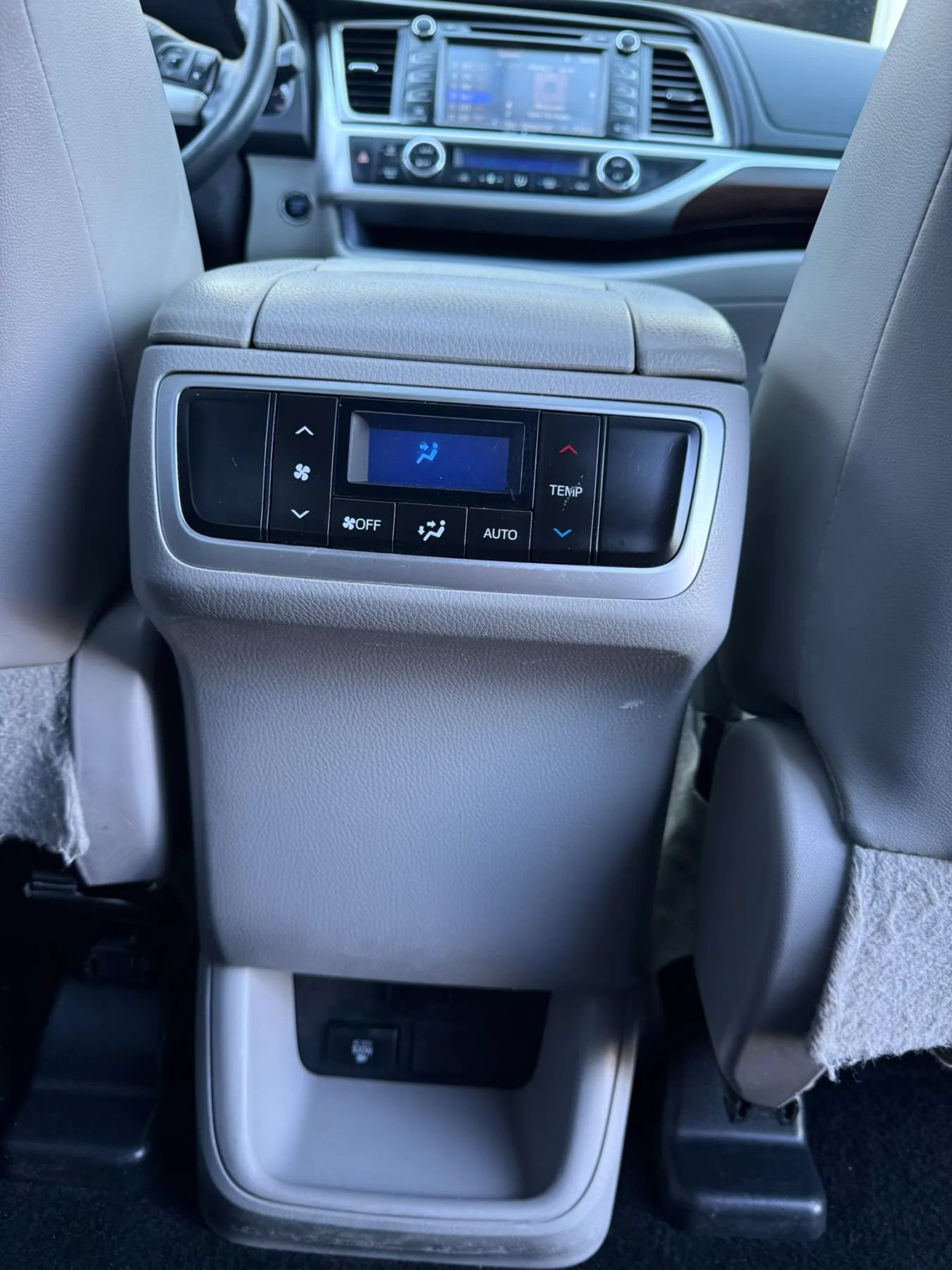 Used 2015 Toyota Highlander Limited AWD/4WD image 29