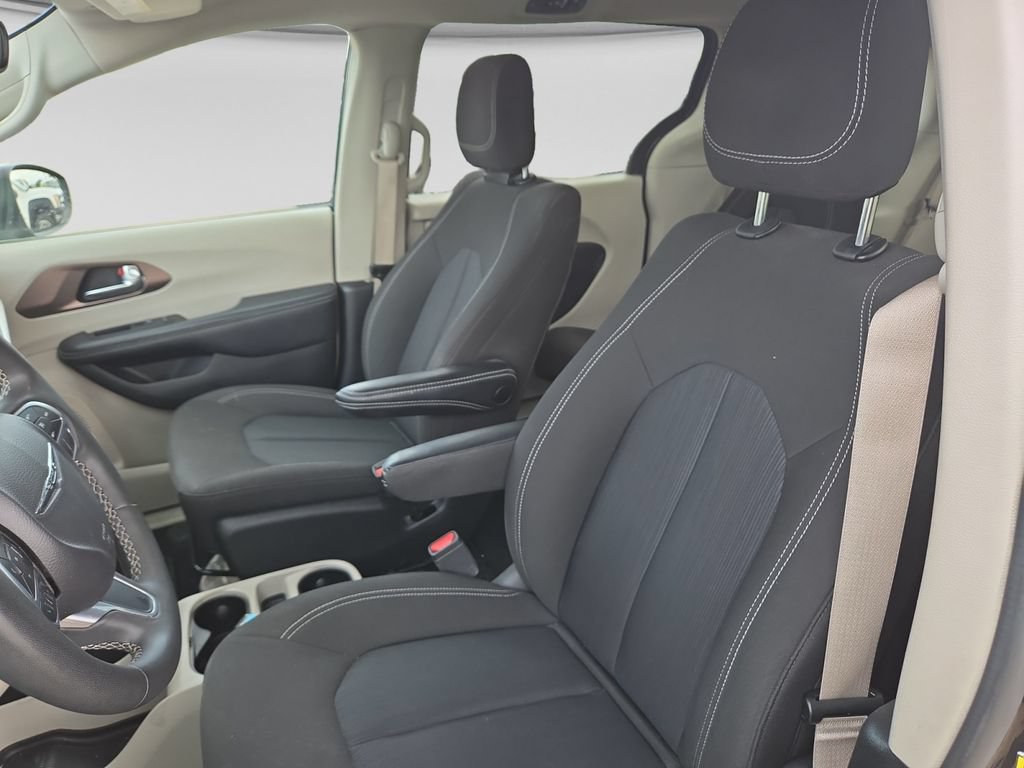 Used 2023 Chrysler Voyager LX FWD image 21