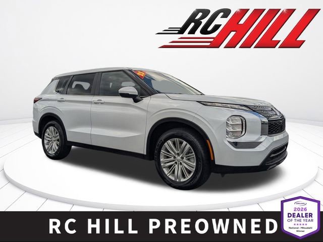 Used 2023 Mitsubishi Outlander ES image 1