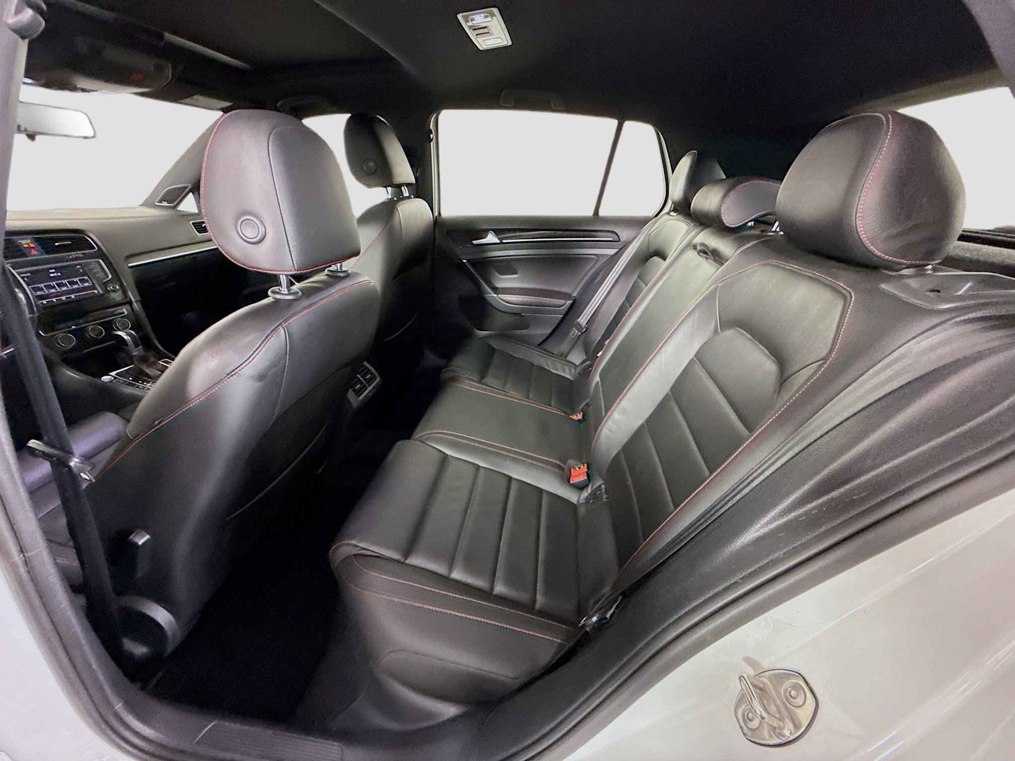 Used 2017 Volkswagen GTI SE image 25