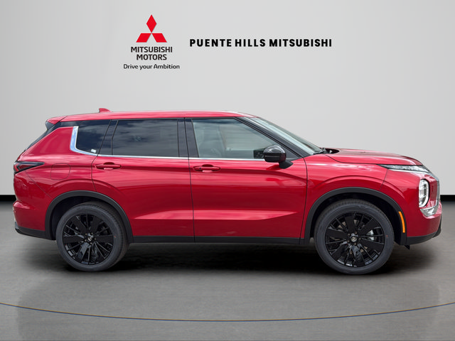 New 2026 Mitsubishi Outlander LE AWD/4WD image 4