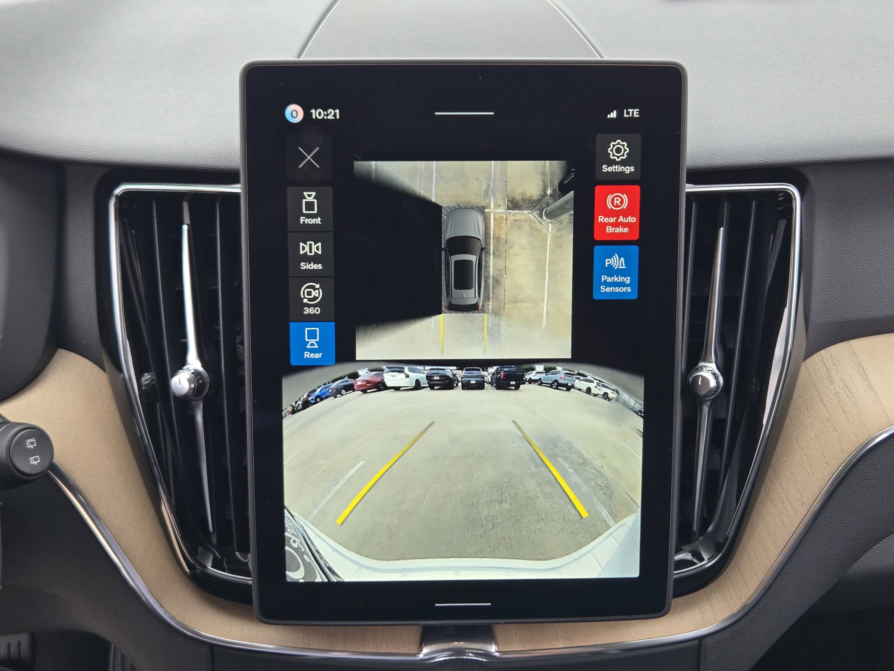 New 2026 Volvo XC60 B5 Plus w/ Protection Package Premier AWD/4WD image 14