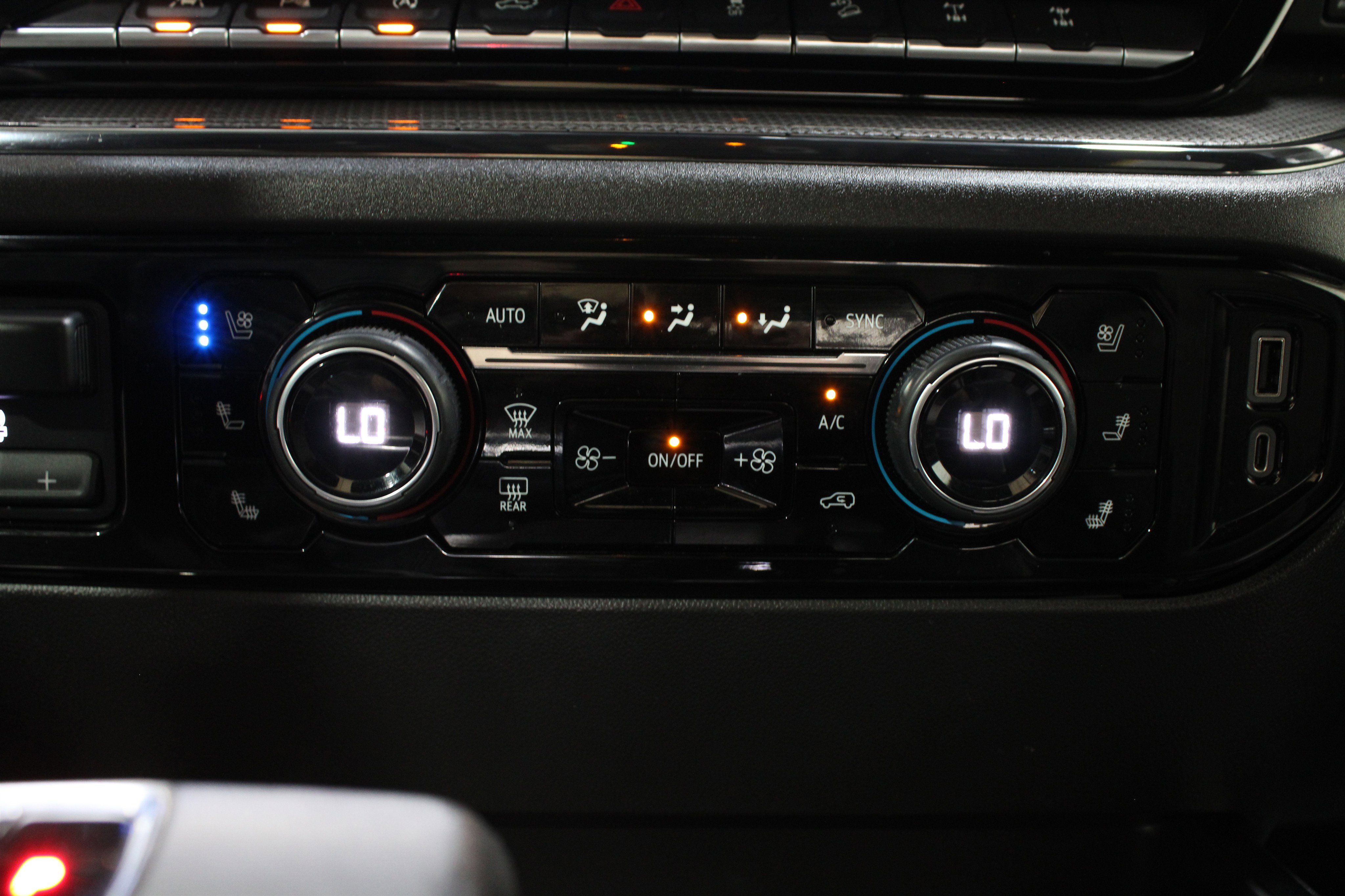 Used 2023 Chevrolet Silverado 1500 ZR2 image 24