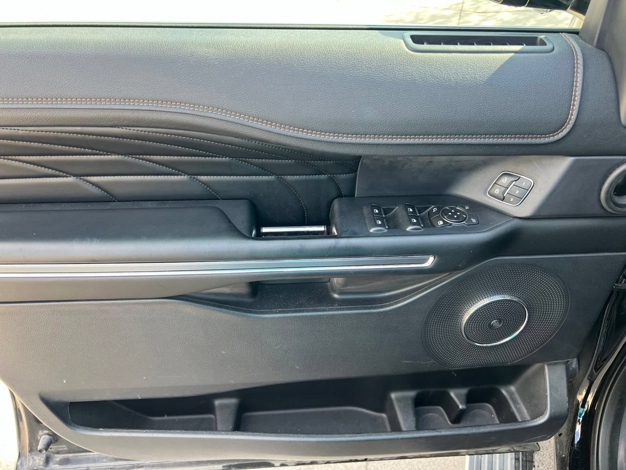 Used 2018 Ford Expedition Max Platinum RWD image 11