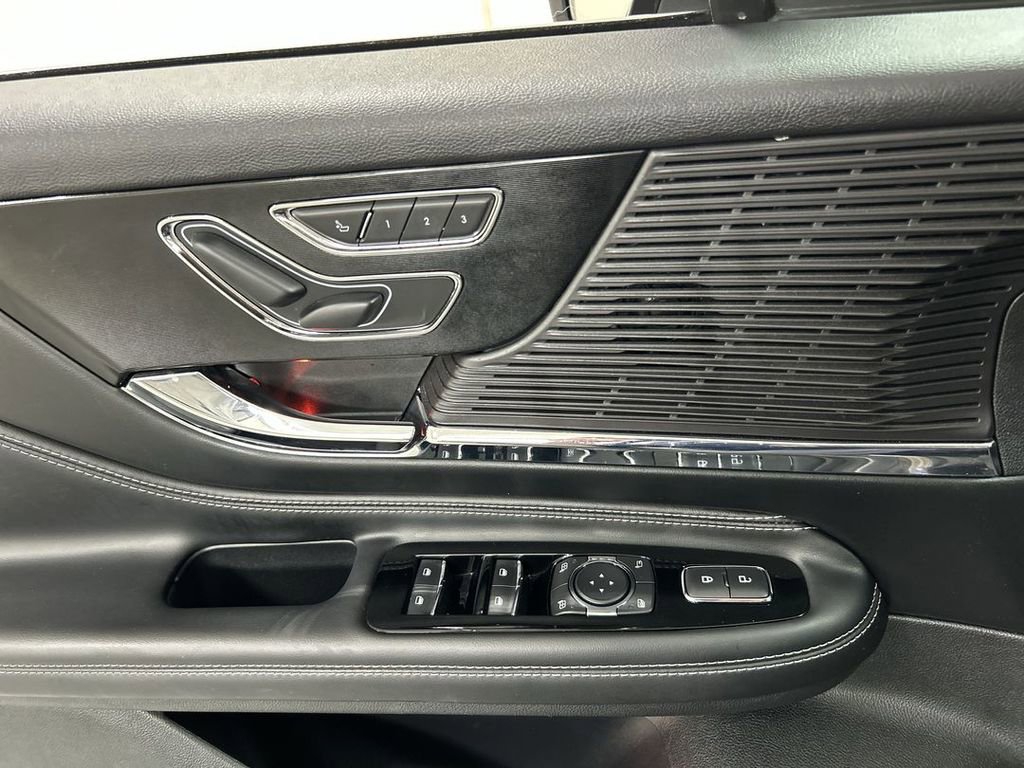 Used 2022 Lincoln Corsair Grand Touring image 11