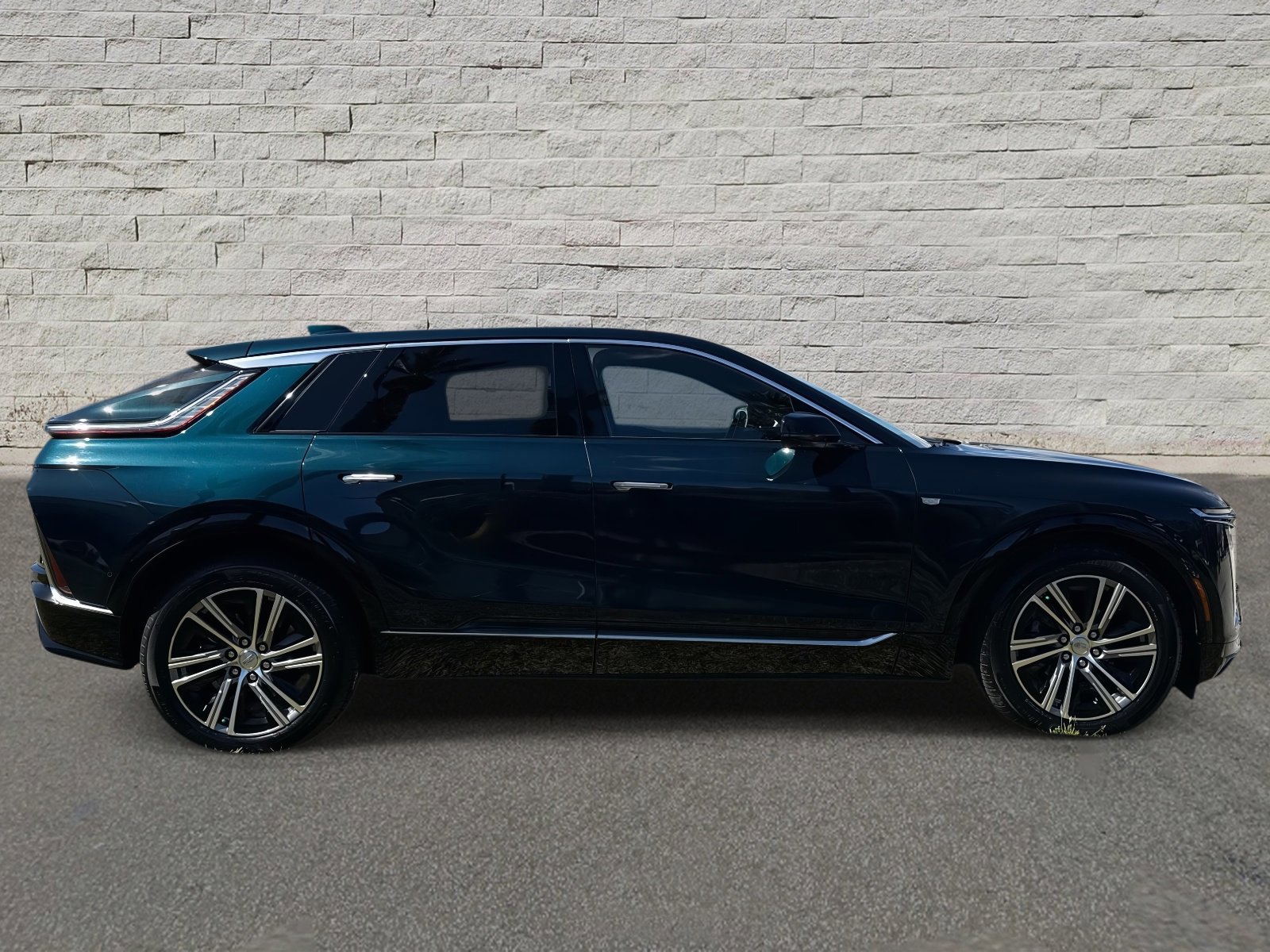 Used 2024 Cadillac Lyriq Luxury image 6