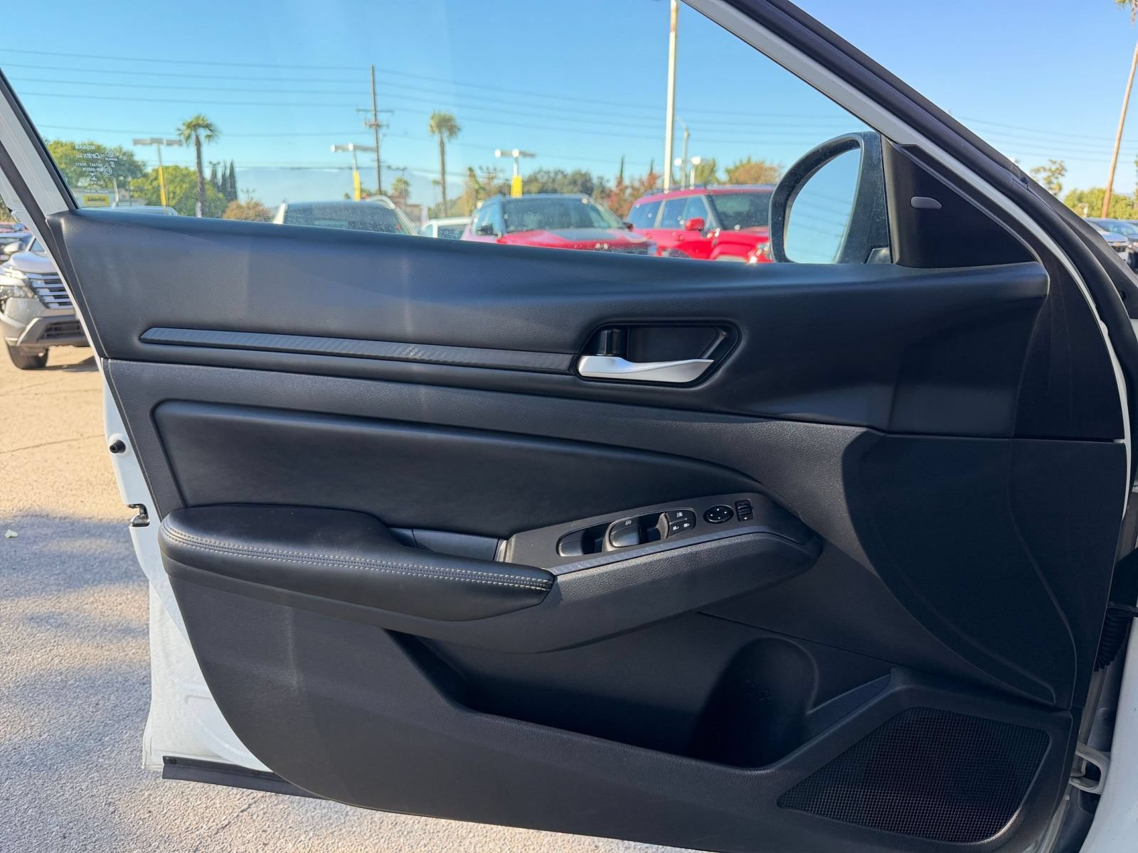Used 2025 Nissan Altima 2.5 SV FWD image 18