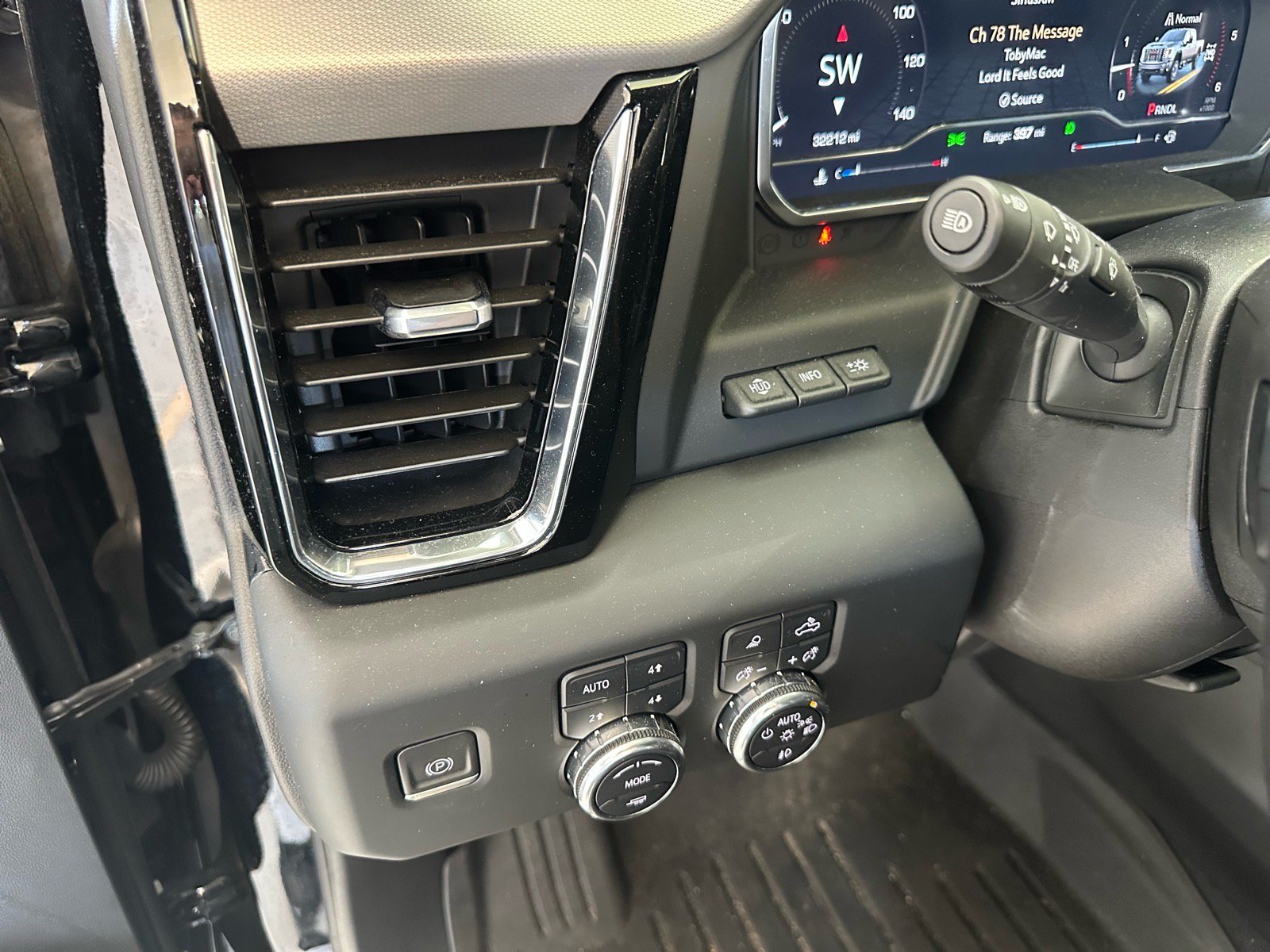 Used 2024 GMC Sierra 2500 Denali w/ Denali Reserve Package AWD/4WD image 21