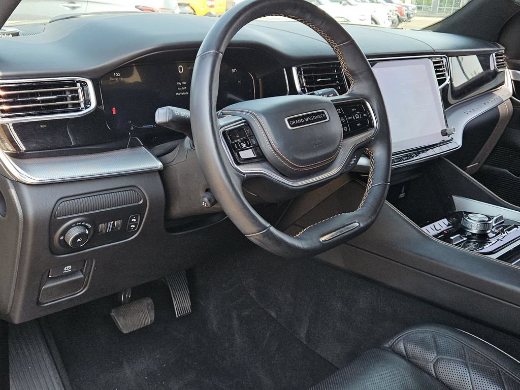 Used 2022 Jeep Grand Wagoneer Series III w/ HD Trailer Tow Package AWD/4WD image 15