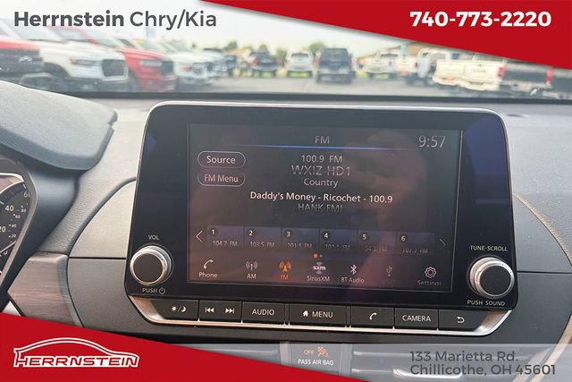 Used 2025 Nissan Altima 2.5 SV FWD image 12