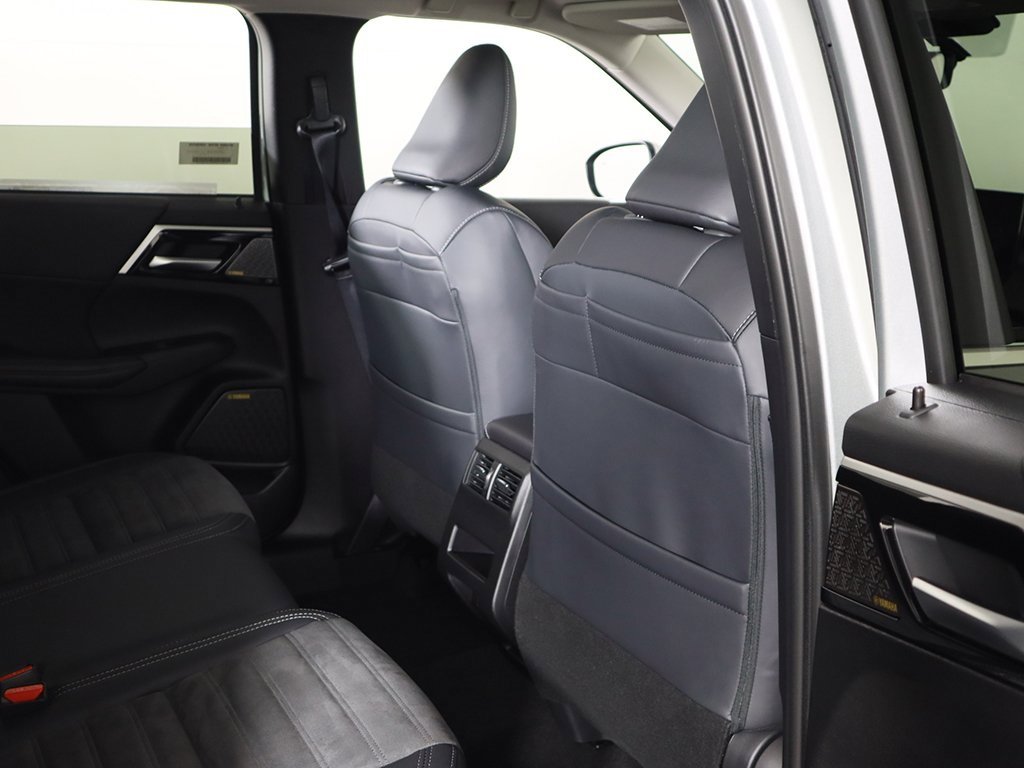 New 2025 Mitsubishi Outlander SE image 31