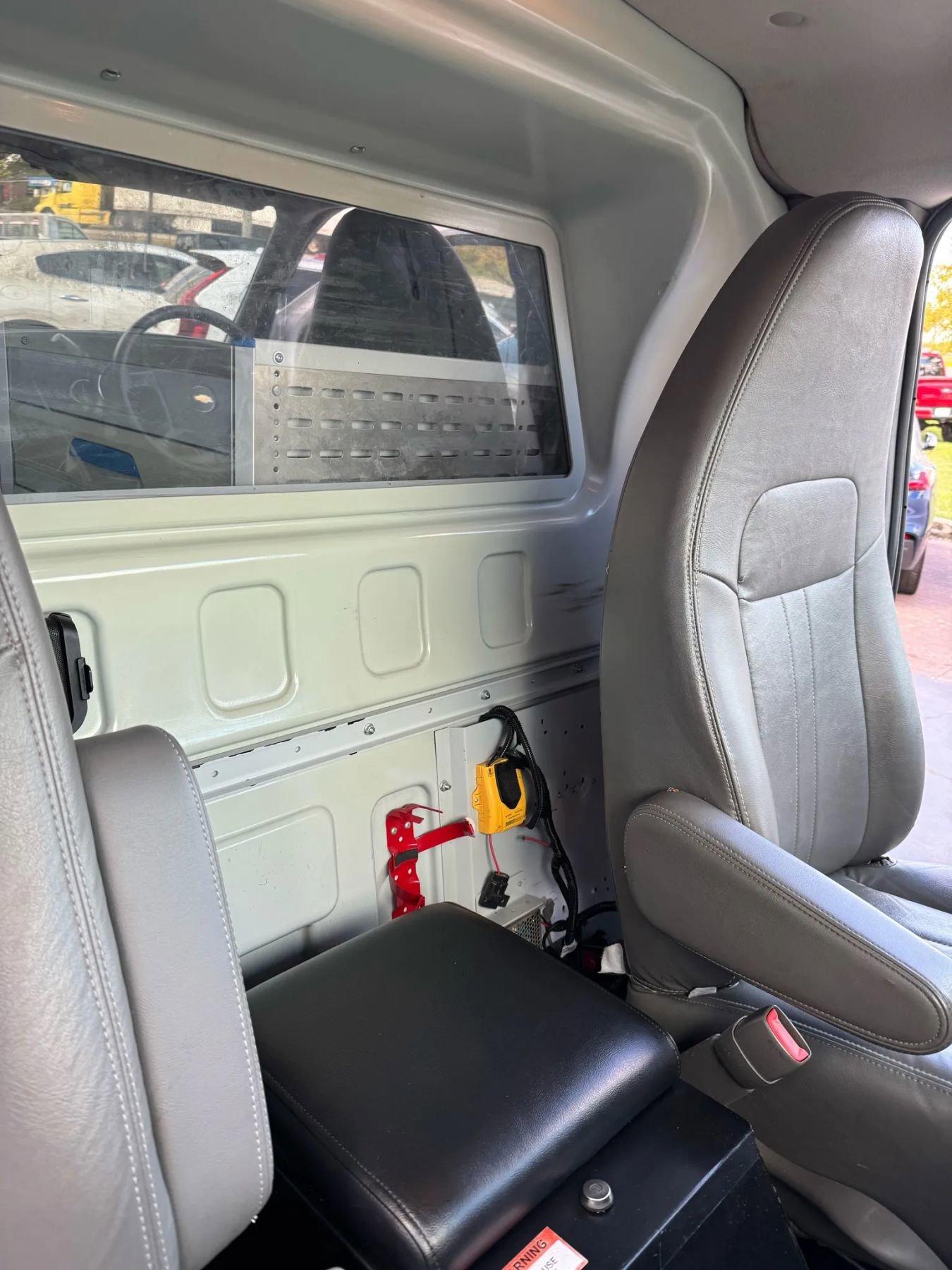 Used 2014 Chevrolet Express 2500 image 24