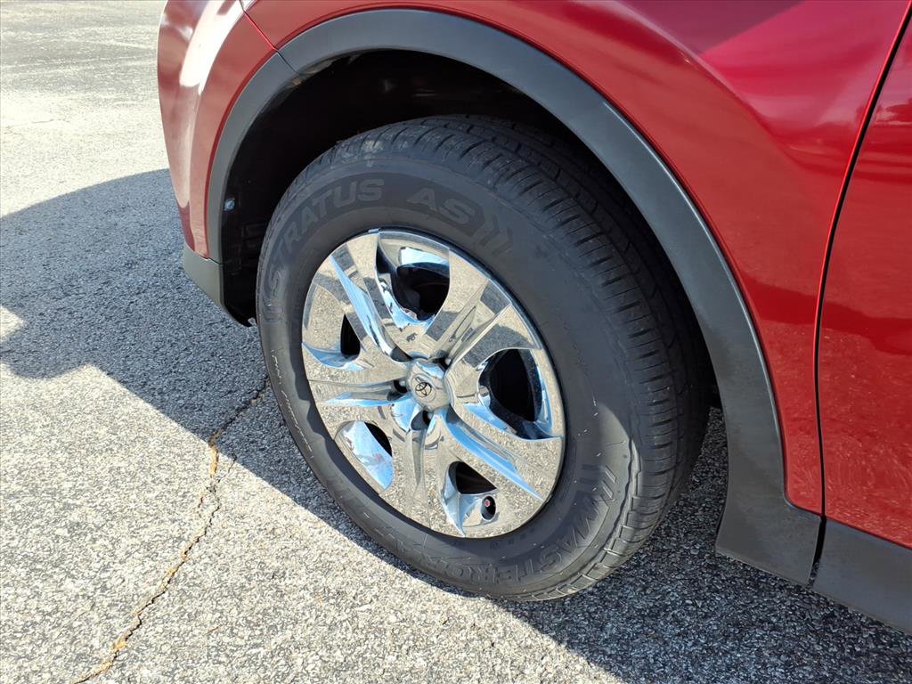 Used 2015 Toyota RAV4 LE image 9