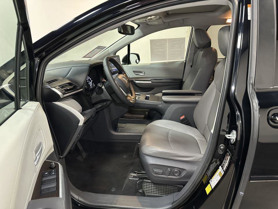 Certified 2021 Toyota Sienna XLE image 22
