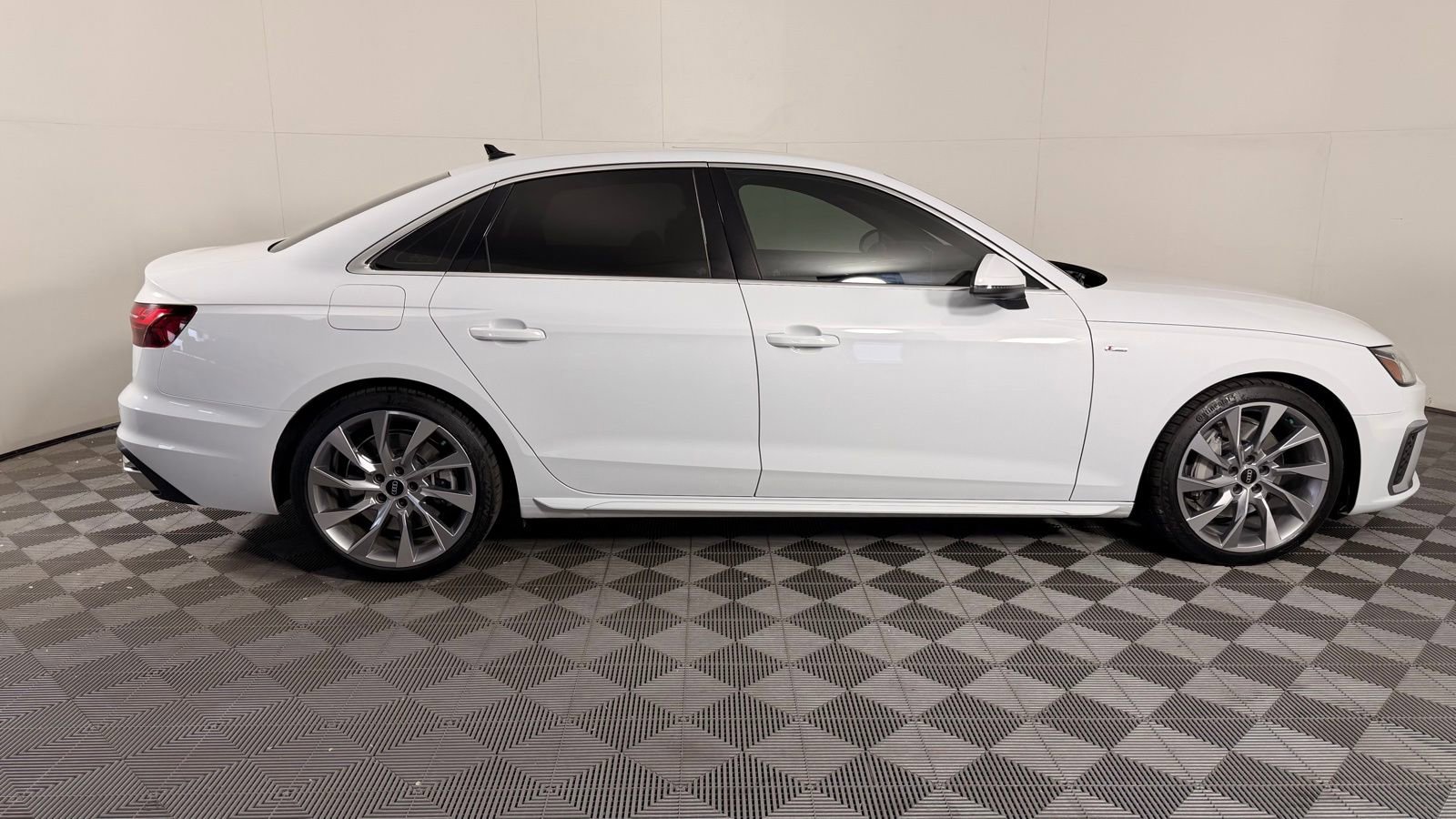 Used 2021 Audi A4 2.0T Premium Plus w/ Premium Plus Package image 10