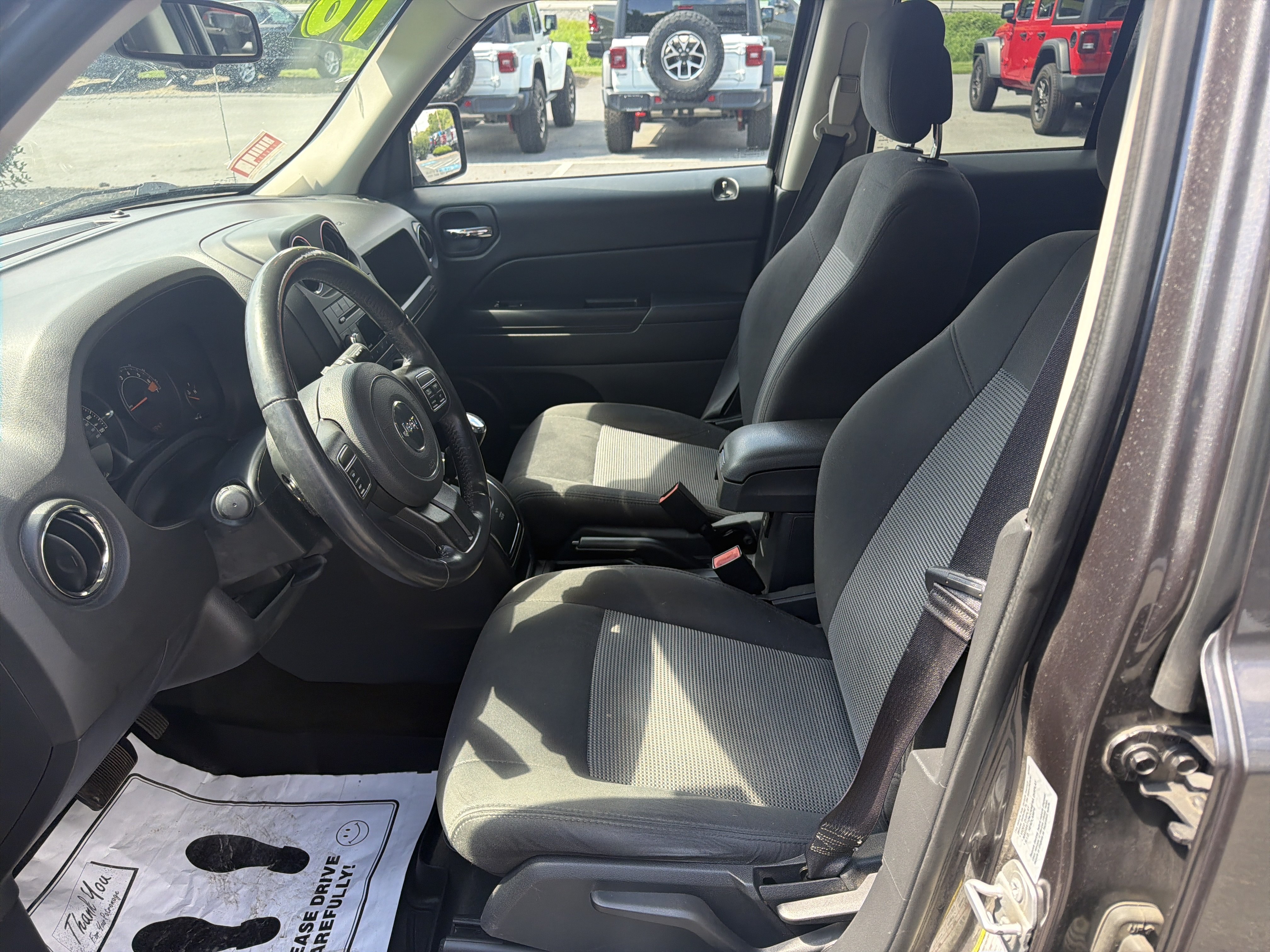 Used 2016 Jeep Patriot Latitude AWD/4WD image 13
