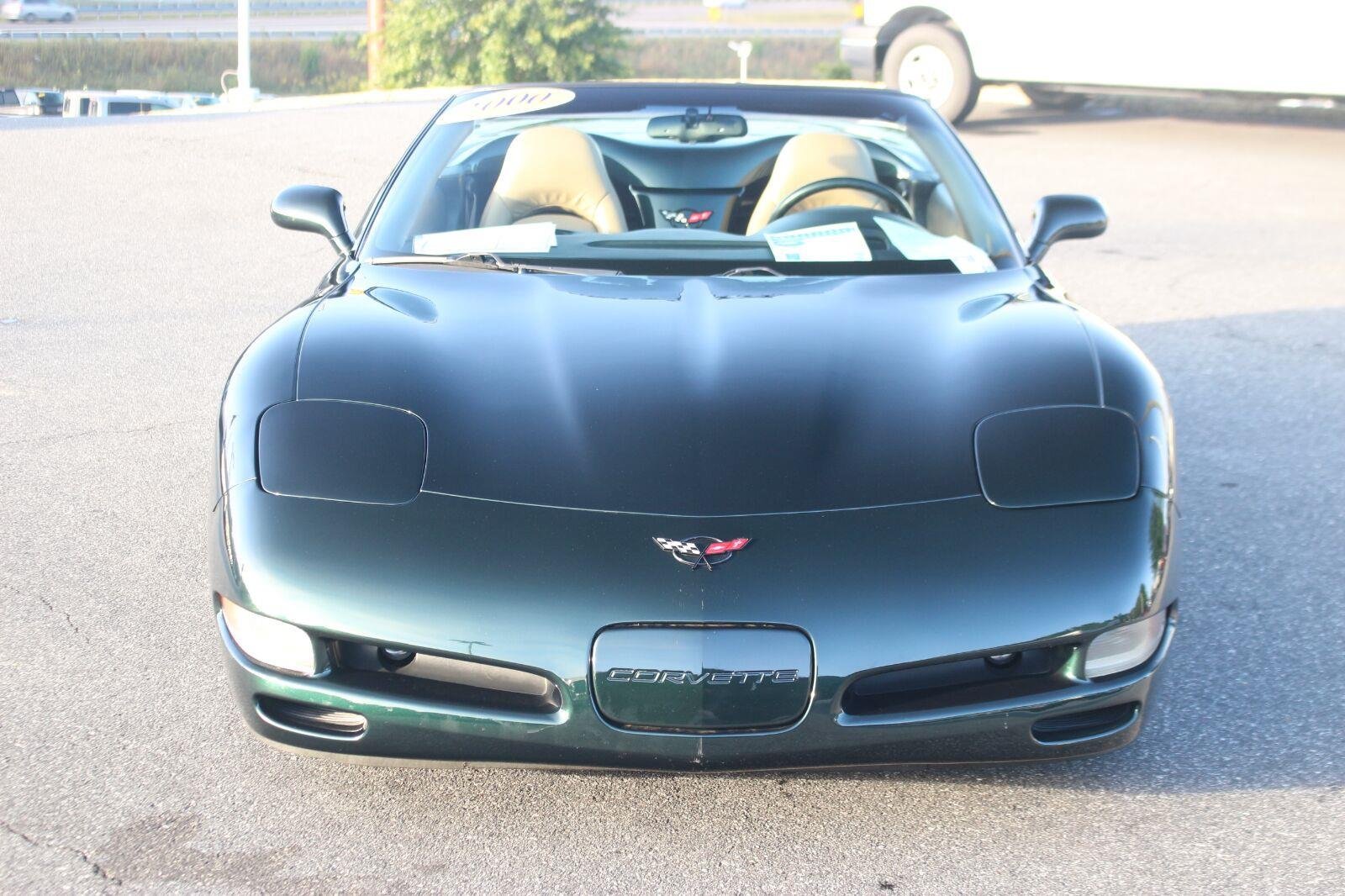 Used 2000 Chevrolet Corvette Convertible w/ Performance Handling Pkg RWD image 2