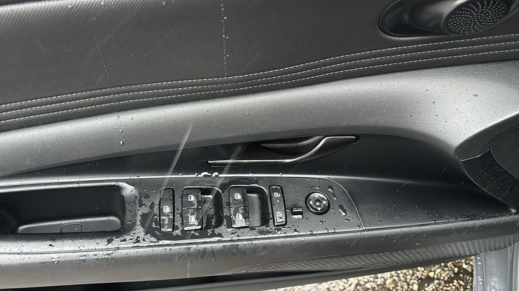 Used 2025 Hyundai Elantra Sport image 14