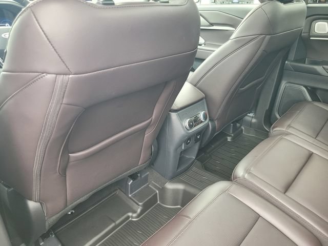 Used 2025 Ford Explorer Platinum AWD/4WD image 12