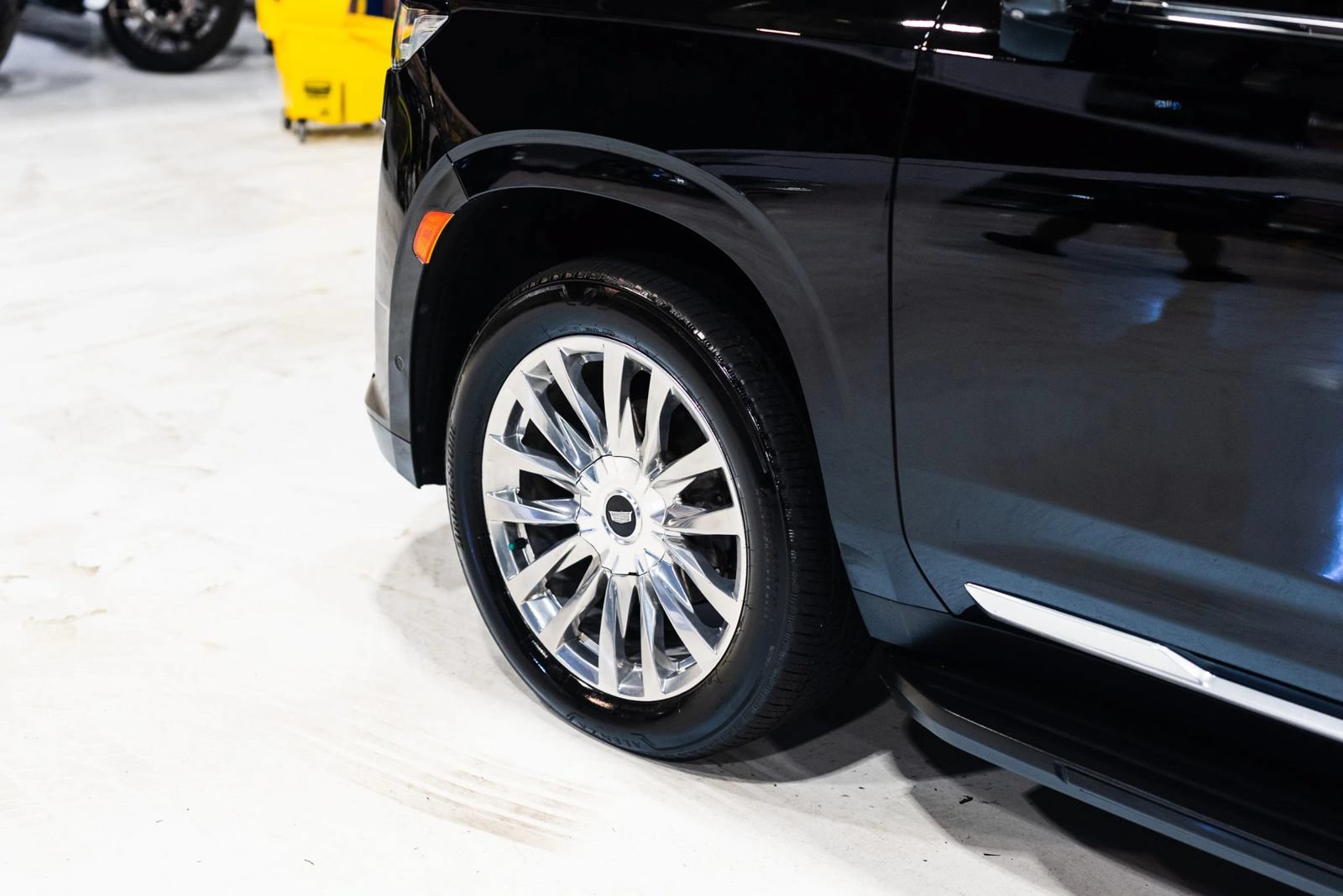 Used 2021 Cadillac Escalade ESV Premium Luxury w/ LPO, Floor Liner Package AWD/4WD image 5