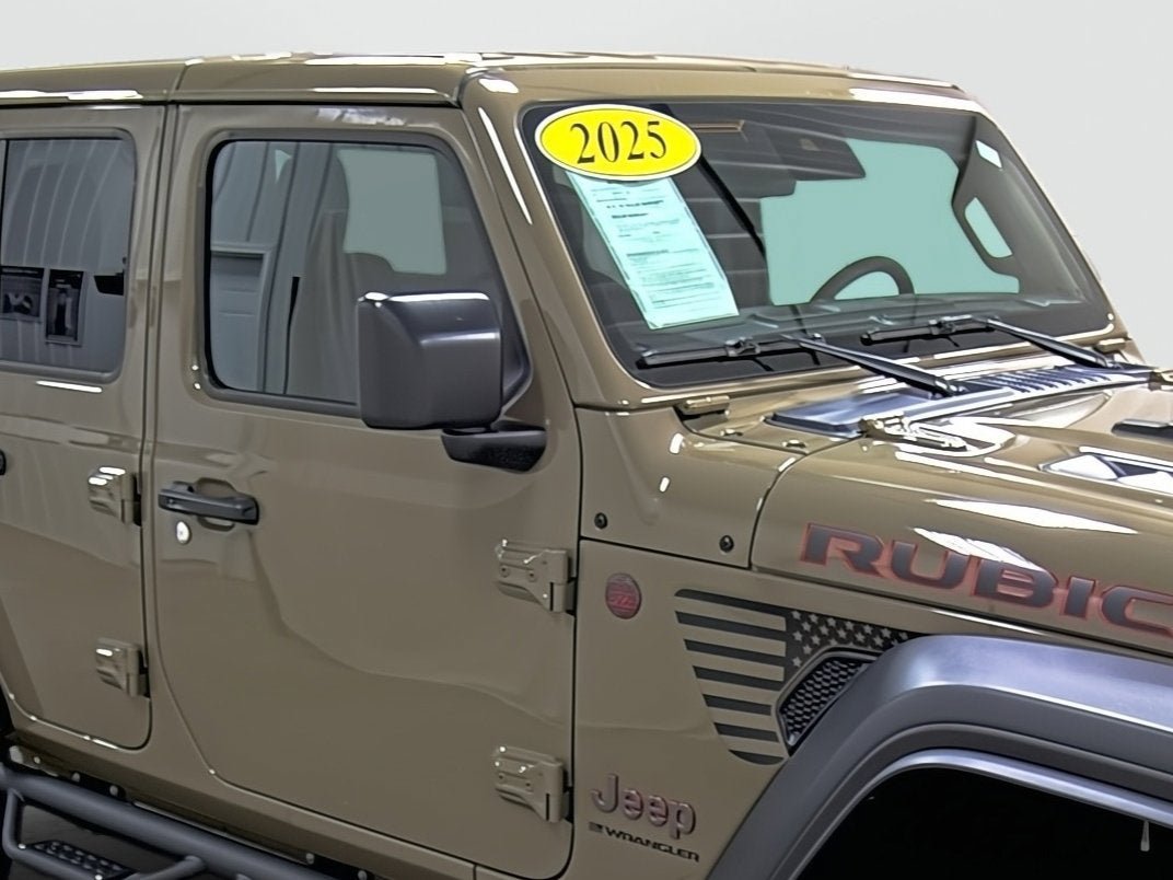Used 2025 Jeep Wrangler Unlimited Rubicon w/ XTREMEE 35" Tire Package AWD/4WD image 15