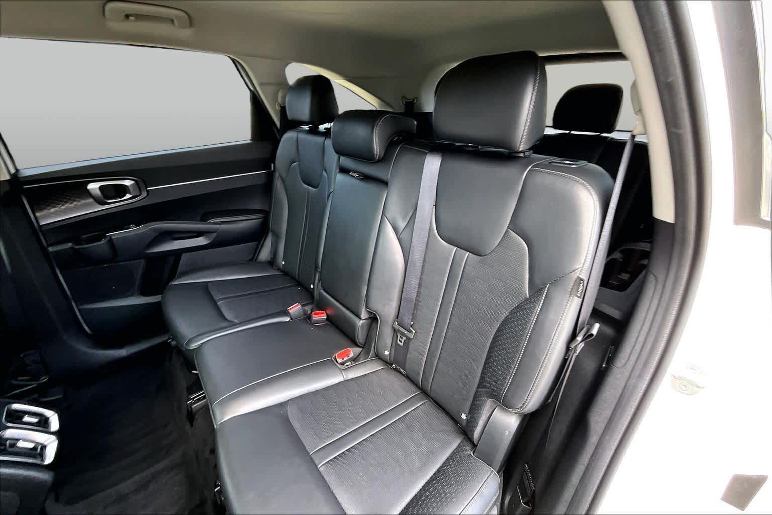 Certified 2024 Kia Sorento S FWD image 18