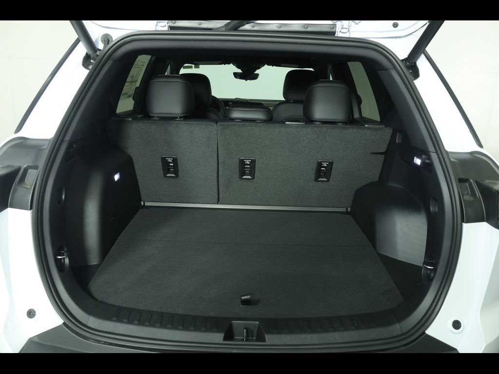 New 2026 Chevrolet Equinox ACTIV w/ Convenience Package III FWD image 12