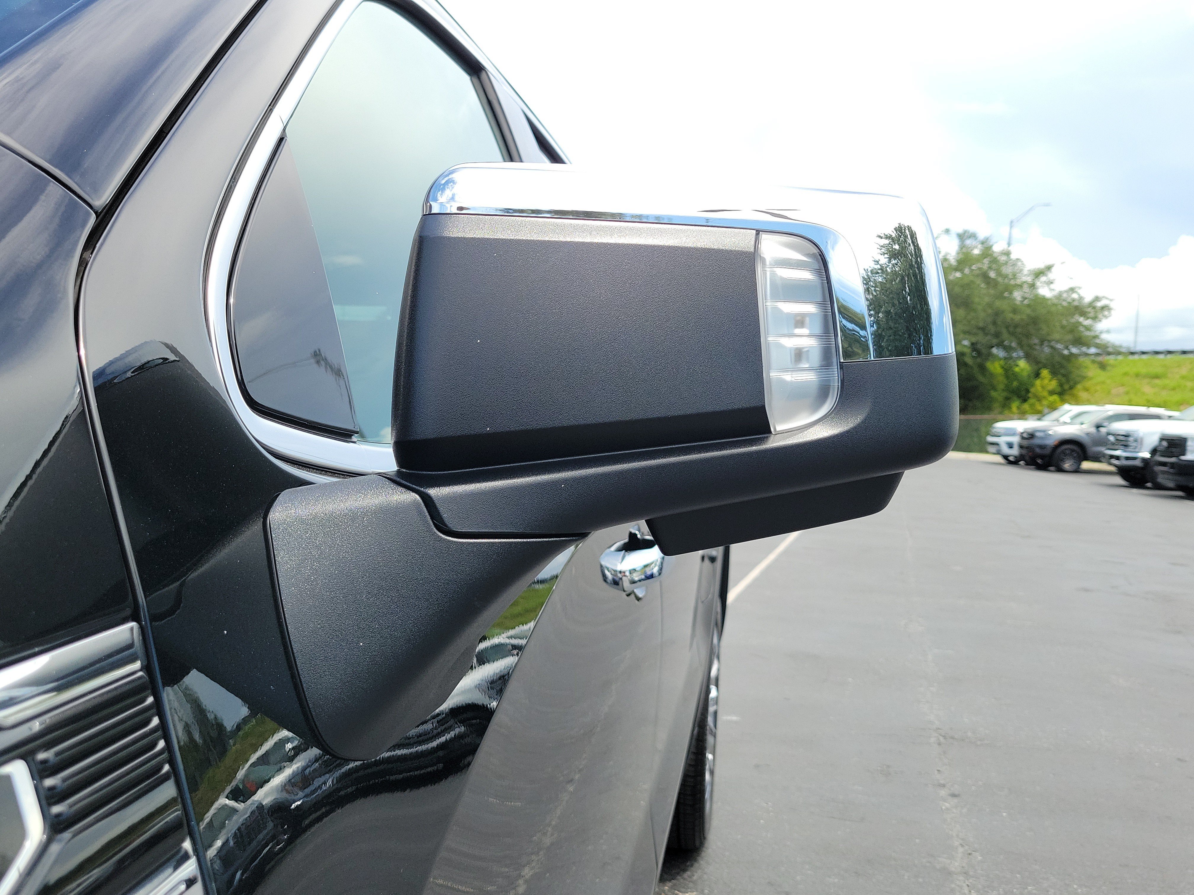 Used 2026 GMC Sierra 1500 Denali w/ Denali Reserve Package AWD/4WD image 4